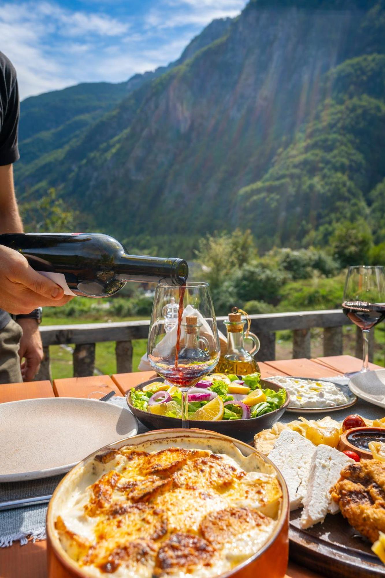 Hotel Restaurant Alpet Тети Экстерьер фото
