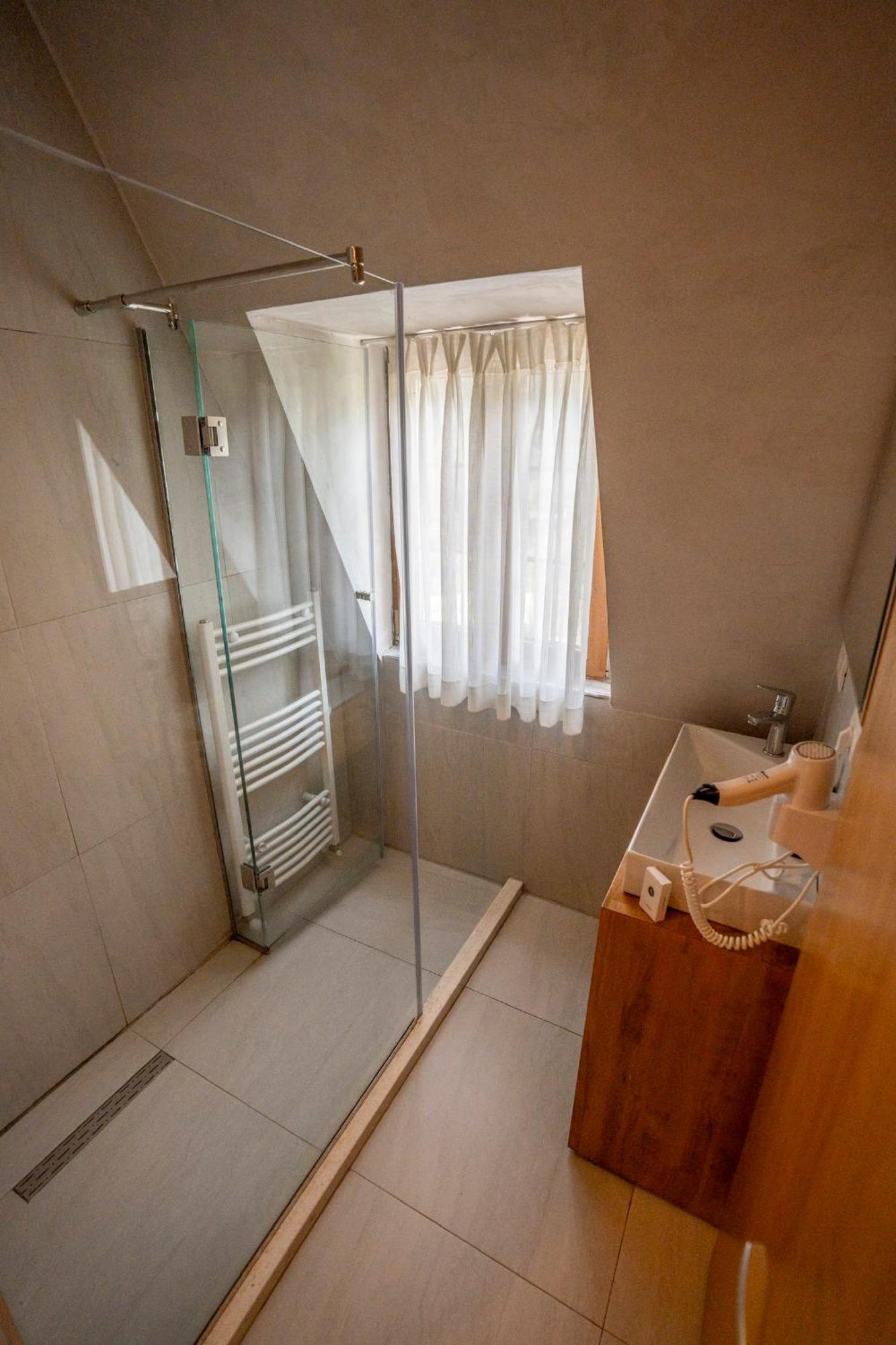 Hotel Restaurant Alpet Тети Экстерьер фото
